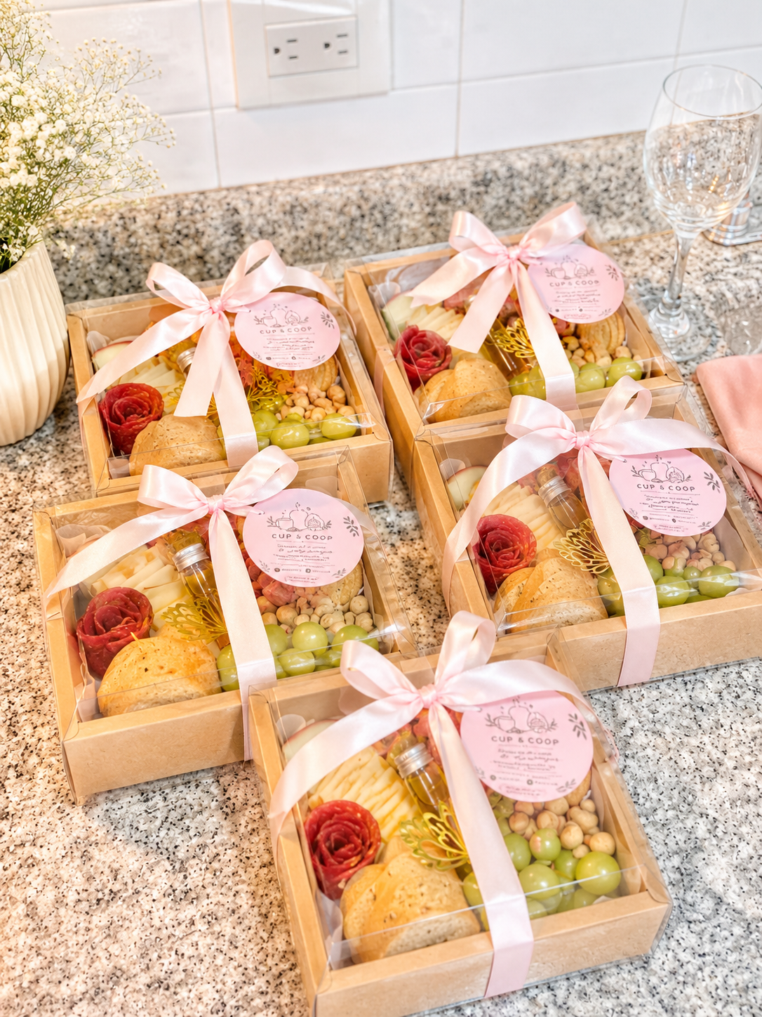 Caja Petit de quesos, frutas y galletas