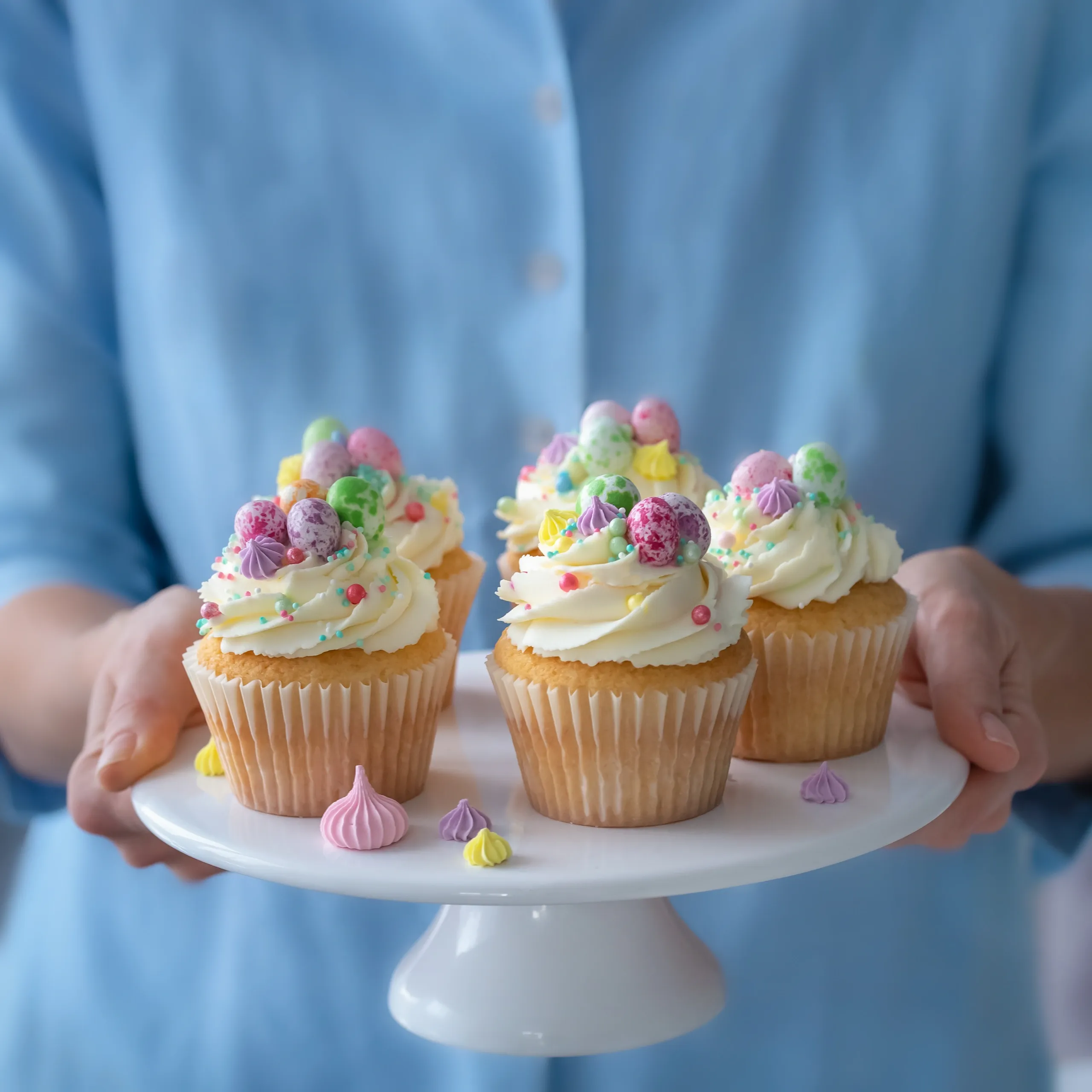 Cupcakes gourmet decorados con crema de mantequilla